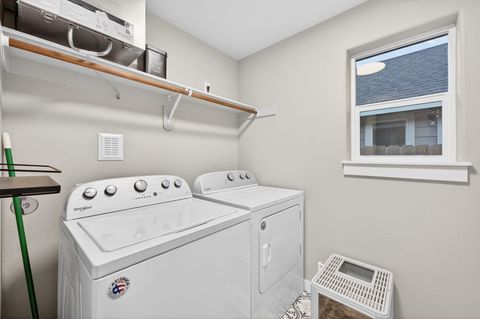 Tiny photo for 949 NW Upas Avenue, Redmond, OR 97756 (MLS # 220212996)