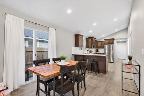 Tiny photo for 949 NW Upas Avenue, Redmond, OR 97756 (MLS # 220212996)