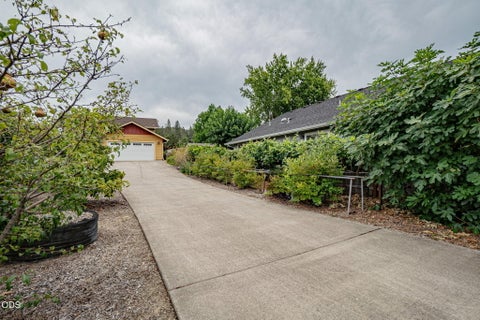 Tiny photo for 2617 SW Florer Drive, Grants Pass, OR 97527 (MLS # 220227391)
