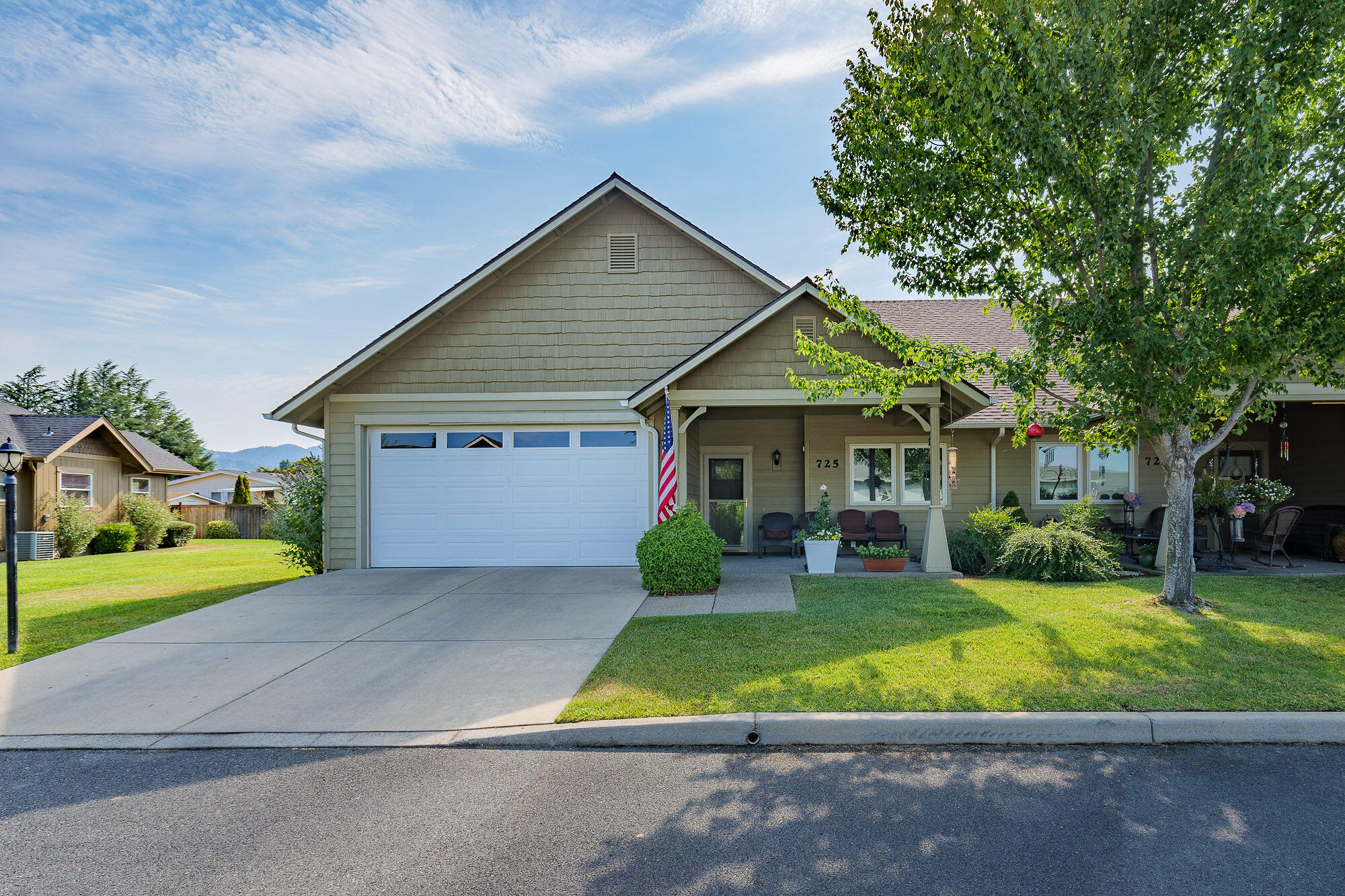 Kinsington Court Condominium - Residential