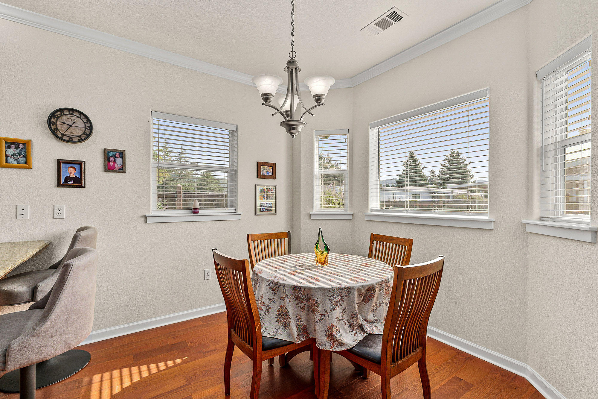 Kinsington Court Condominium - Residential