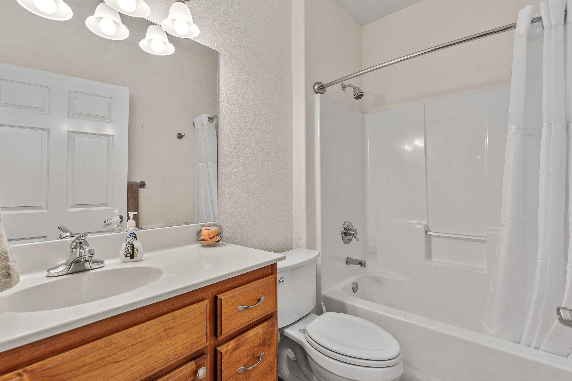 Kinsington Court Condominium - Residential