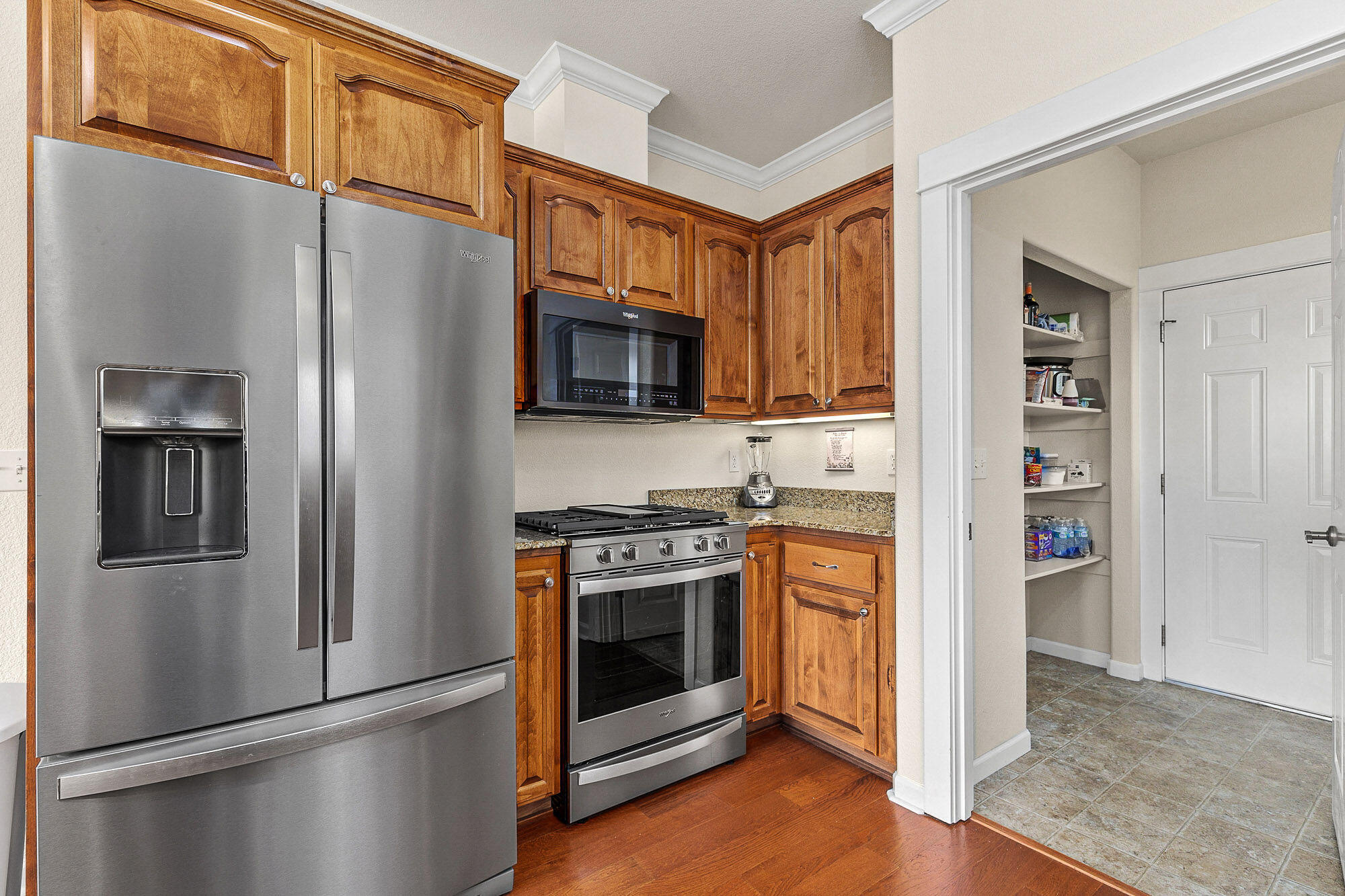 Kinsington Court Condominium - Residential