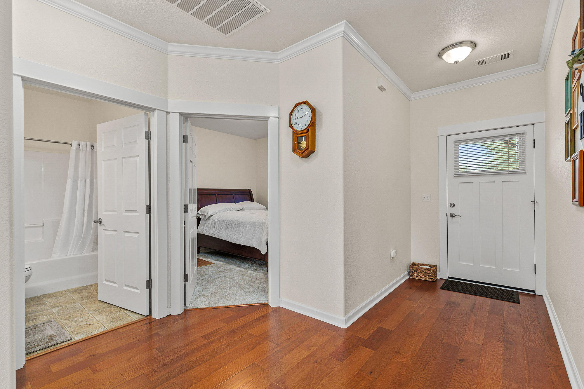 Kinsington Court Condominium - Residential