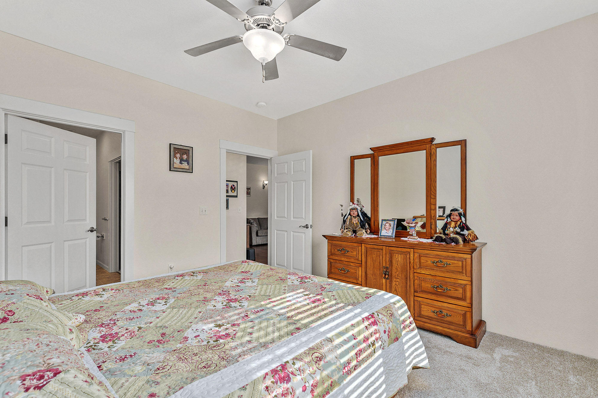 Kinsington Court Condominium - Residential