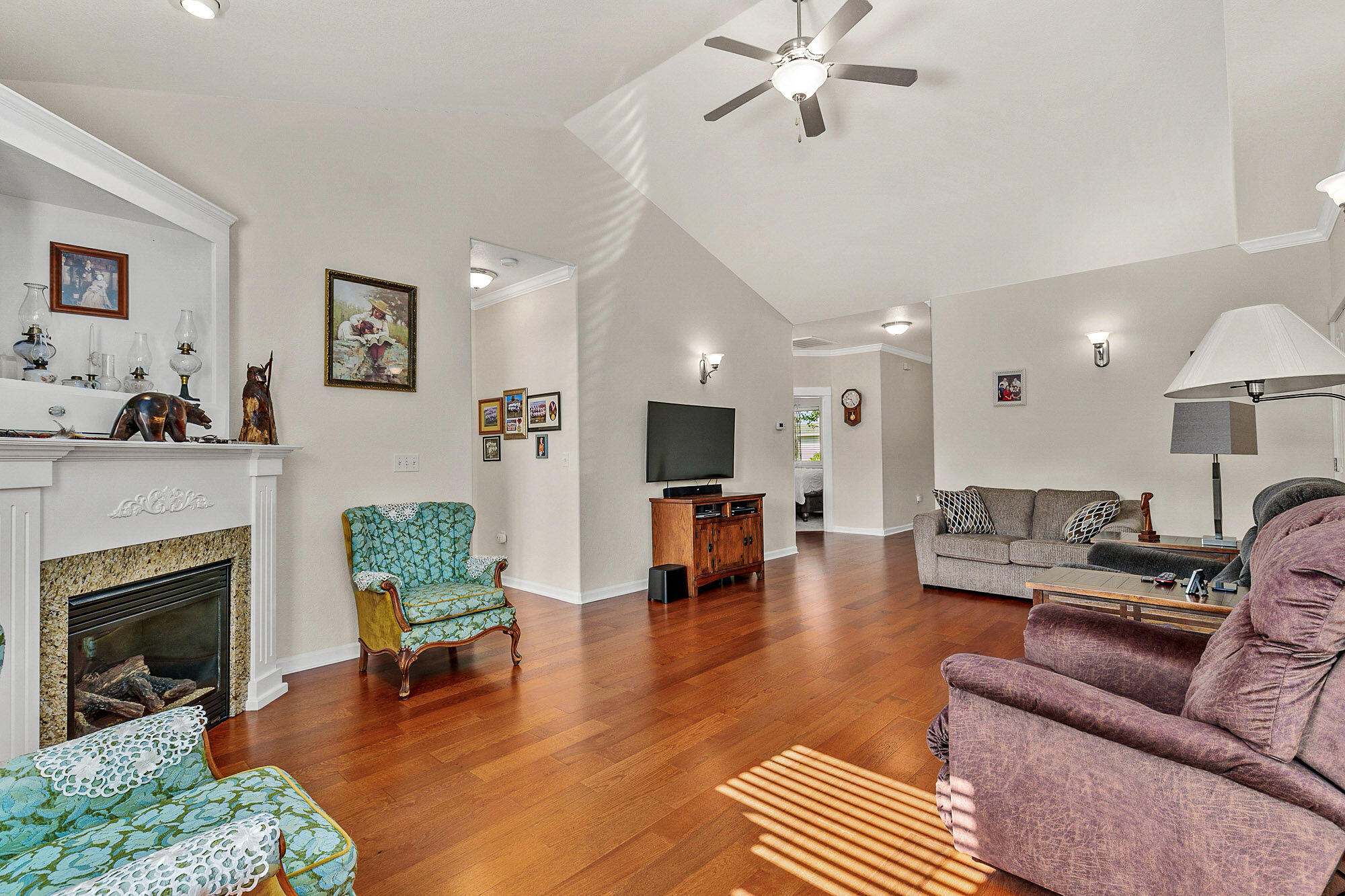 Kinsington Court Condominium - Residential