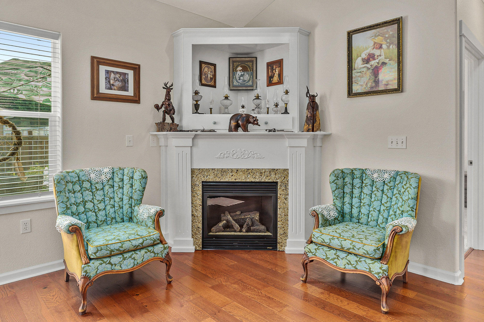 Kinsington Court Condominium - Residential