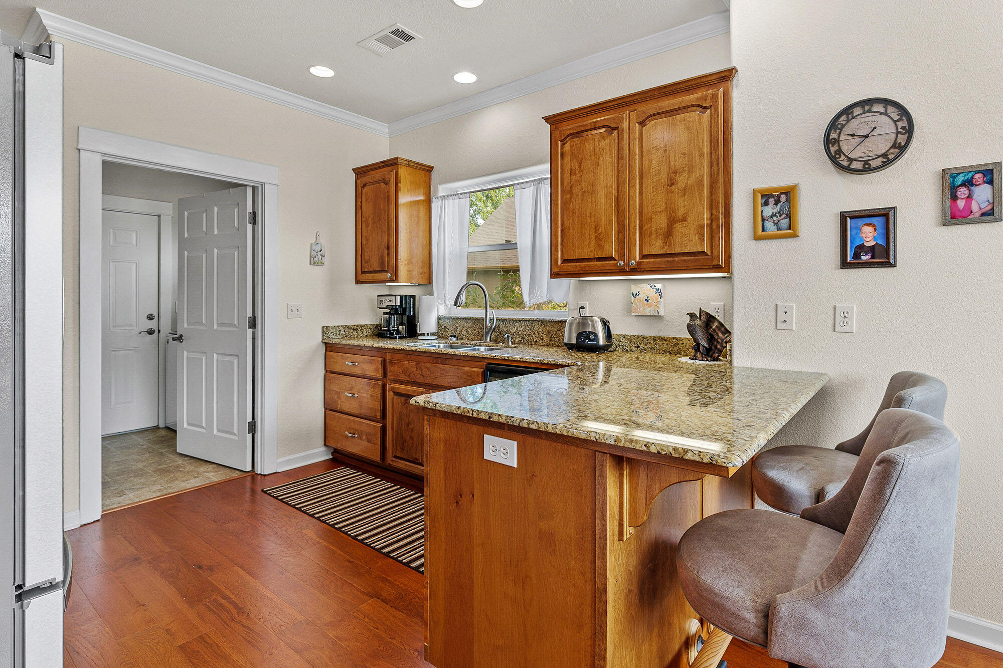 Kinsington Court Condominium - Residential