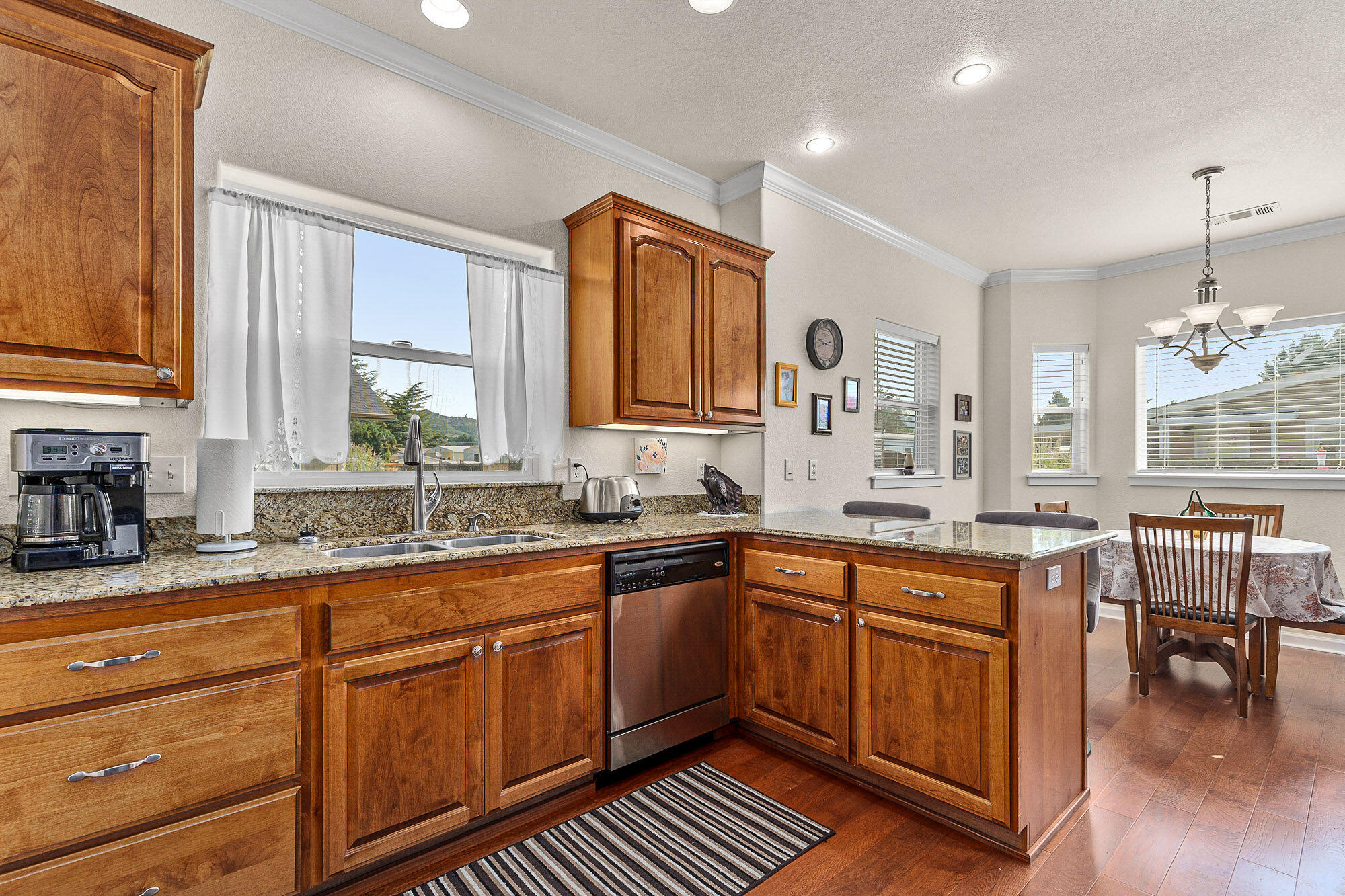 Kinsington Court Condominium - Residential