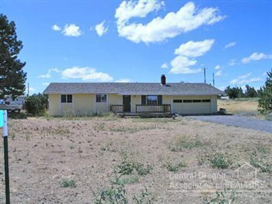 Good starter home on Over sized lot. Close to town but still have lots of elbow room. 24 hr notice to show. Home needs some TLC.