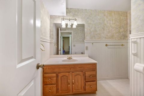 Tiny photo for 1768 Crestview Drive Dr, Ashland, OR 97520 (MLS # 220213956)