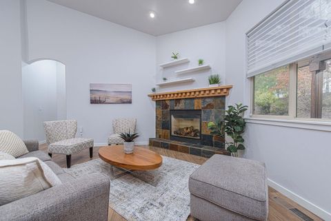 19442 Chip Shot Lane Bend OR 97702