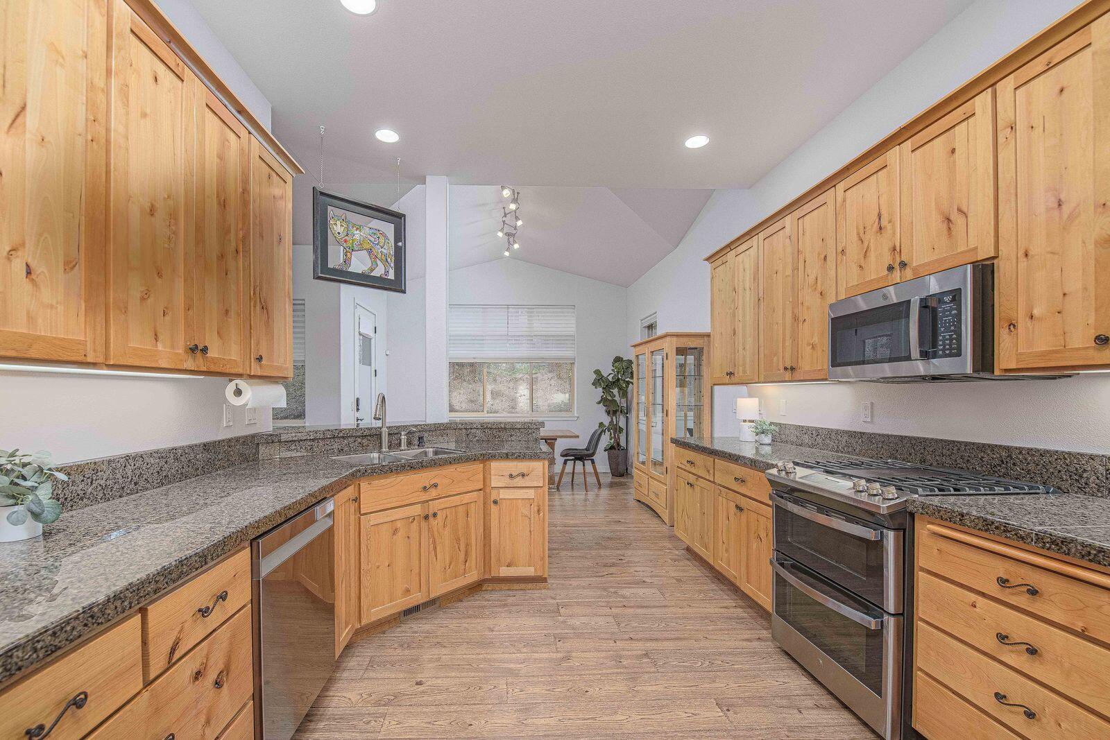 Broken Top - Residential