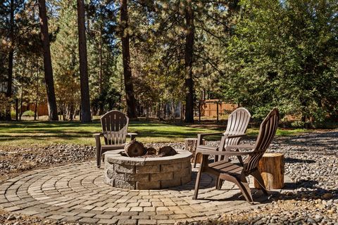 Tiny photo for 69362 Lariat, Sisters, OR 97759 (MLS # 220210295)