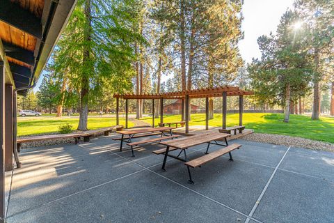 Tiny photo for 69362 Lariat, Sisters, OR 97759 (MLS # 220210295)