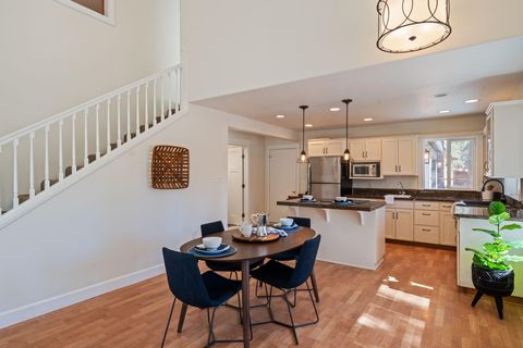 Tiny photo for 69362 Lariat, Sisters, OR 97759 (MLS # 220210295)