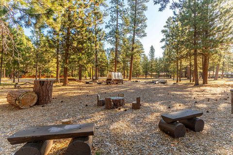 Tiny photo for 69362 Lariat, Sisters, OR 97759 (MLS # 220210295)