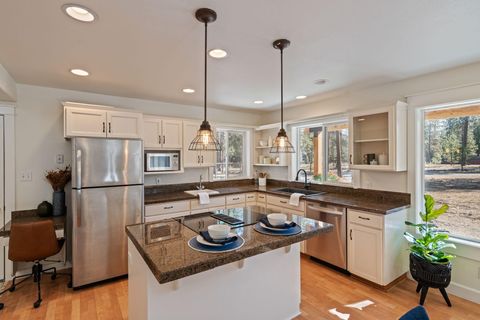 Tiny photo for 69362 Lariat, Sisters, OR 97759 (MLS # 220210295)