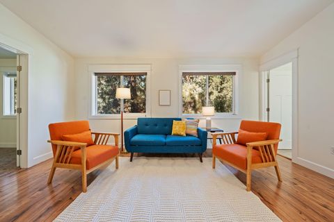 Tiny photo for 69362 Lariat, Sisters, OR 97759 (MLS # 220210295)