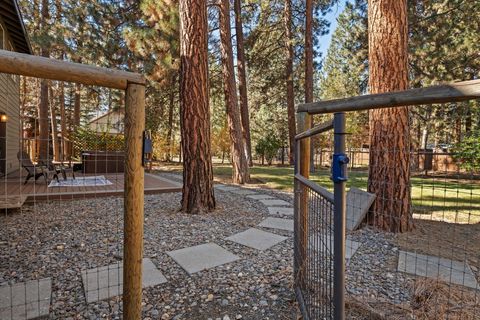 Tiny photo for 69362 Lariat, Sisters, OR 97759 (MLS # 220210295)