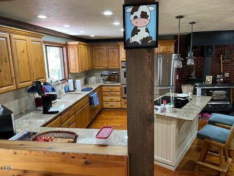 Tiny photo for 15780 Homestead Lane, Klamath Falls, OR 97601 (MLS # 220224523)
