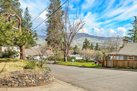 Tiny photo for 325 Taylor Street, Ashland, OR 97520 (MLS # 220217271)