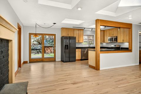 Tiny photo for 325 Taylor Street, Ashland, OR 97520 (MLS # 220217271)