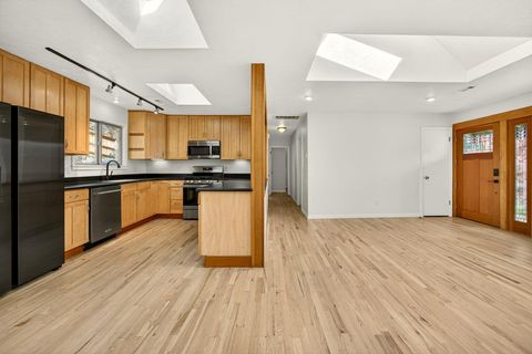 Tiny photo for 325 Taylor Street, Ashland, OR 97520 (MLS # 220217271)