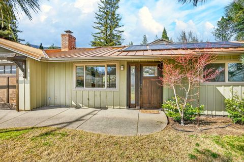Tiny photo for 325 Taylor Street, Ashland, OR 97520 (MLS # 220217271)