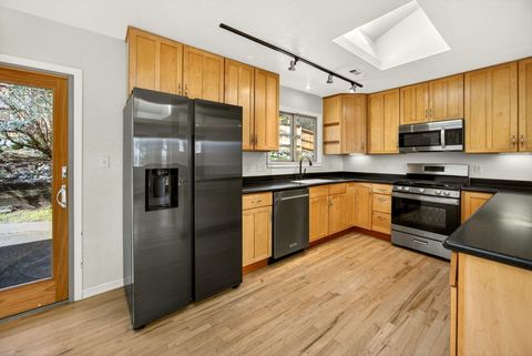 Tiny photo for 325 Taylor Street, Ashland, OR 97520 (MLS # 220217271)