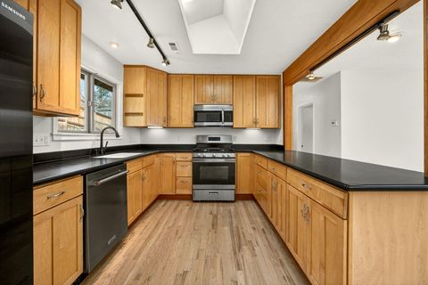 Tiny photo for 325 Taylor Street, Ashland, OR 97520 (MLS # 220217271)