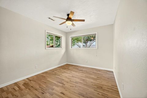 Tiny photo for 325 Taylor Street, Ashland, OR 97520 (MLS # 220217271)