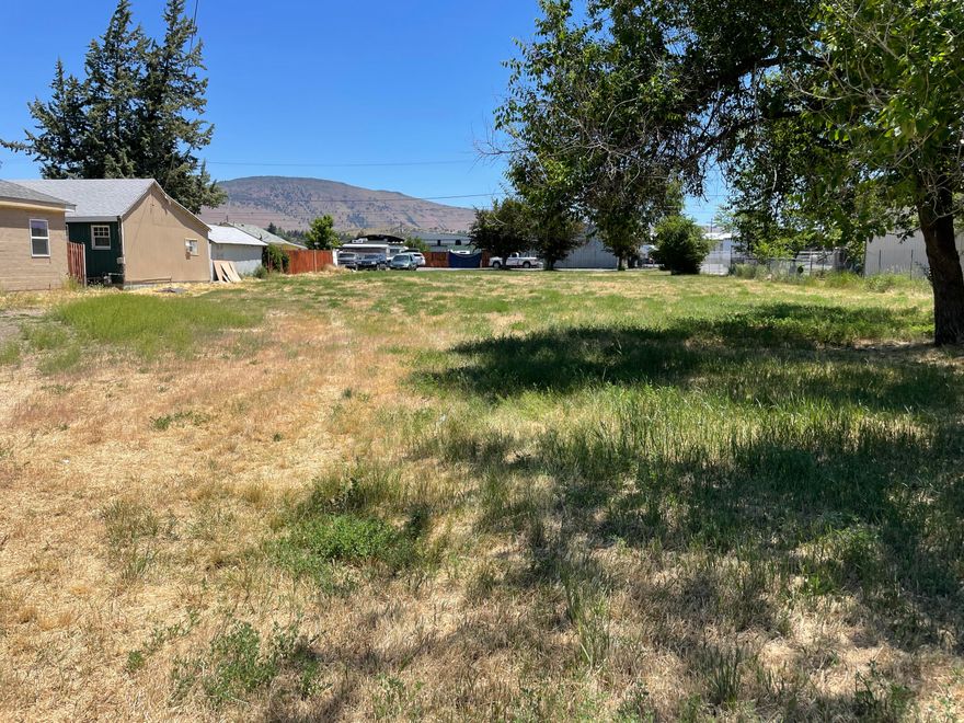 Priced to sell. Build your own commercial space on this light industrial zoned 0.20 acre lot close downtown.