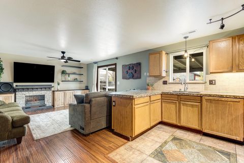 Tiny photo for 3164 SW Newberry Avenue, Redmond, OR 97756 (MLS # 220219995)