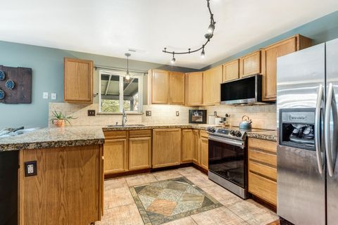 Tiny photo for 3164 SW Newberry Avenue, Redmond, OR 97756 (MLS # 220219995)