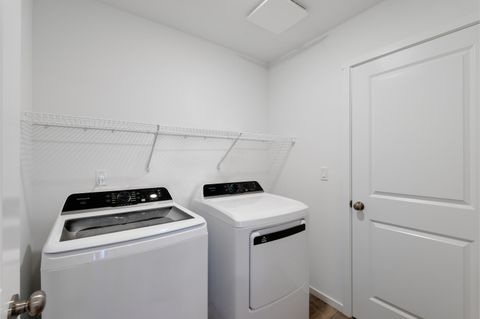 Tiny photo for 51783 Jubilee Pine Dr Dr, La Pine, OR 97739 (MLS # 220215587)