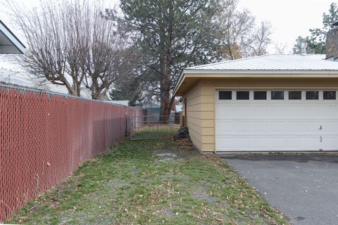 Tiny photo for 2783 Diane Drive, Klamath Falls, OR 97603 (MLS # 220211892)