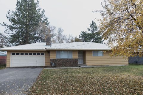 Photo of 2783 Diane Drive, Klamath Falls, OR 97603 (MLS # 220211892)