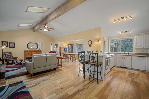 Tiny photo for 17839 Lava Butte Lane #6, Sunriver, OR 97707 (MLS # 220215425)