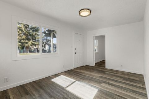 Tiny photo for 929 Owens Street, Klamath Falls, OR 97601 (MLS # 220215438)