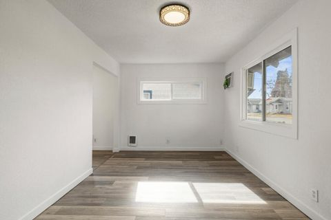 Tiny photo for 929 Owens Street, Klamath Falls, OR 97601 (MLS # 220215438)