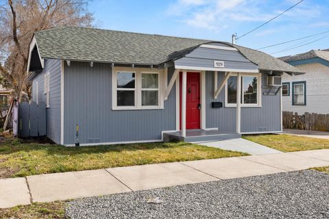 Tiny photo for 929 Owens Street, Klamath Falls, OR 97601 (MLS # 220215438)