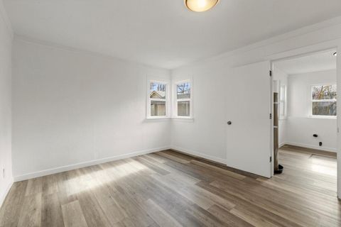 Tiny photo for 929 Owens Street, Klamath Falls, OR 97601 (MLS # 220215438)