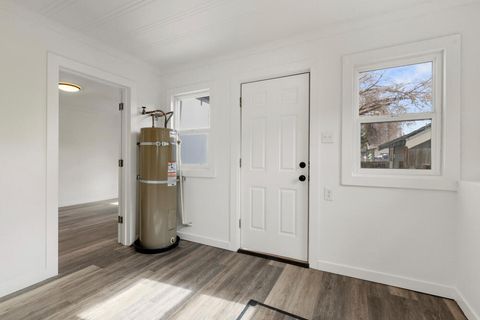 Tiny photo for 929 Owens Street, Klamath Falls, OR 97601 (MLS # 220215438)