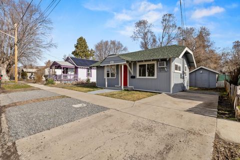 Tiny photo for 929 Owens Street, Klamath Falls, OR 97601 (MLS # 220215438)
