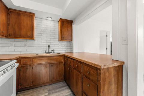 Tiny photo for 929 Owens Street, Klamath Falls, OR 97601 (MLS # 220215438)