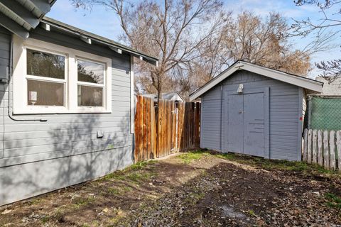 Tiny photo for 929 Owens Street, Klamath Falls, OR 97601 (MLS # 220215438)