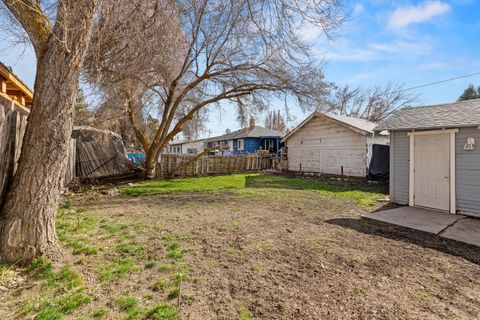 Tiny photo for 929 Owens Street, Klamath Falls, OR 97601 (MLS # 220215438)