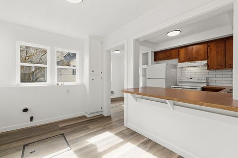 Tiny photo for 929 Owens Street, Klamath Falls, OR 97601 (MLS # 220215438)