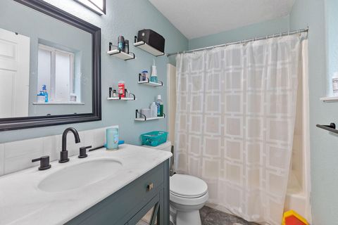 Tiny photo for 541 SW 3rd Street, Madras, OR 97741 (MLS # 220212638)